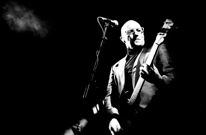 Midge Ure: Ironisk, at folk vil betale mere for kaffe end musik