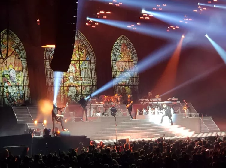 Spexigt snuskspektakel med underbar musik