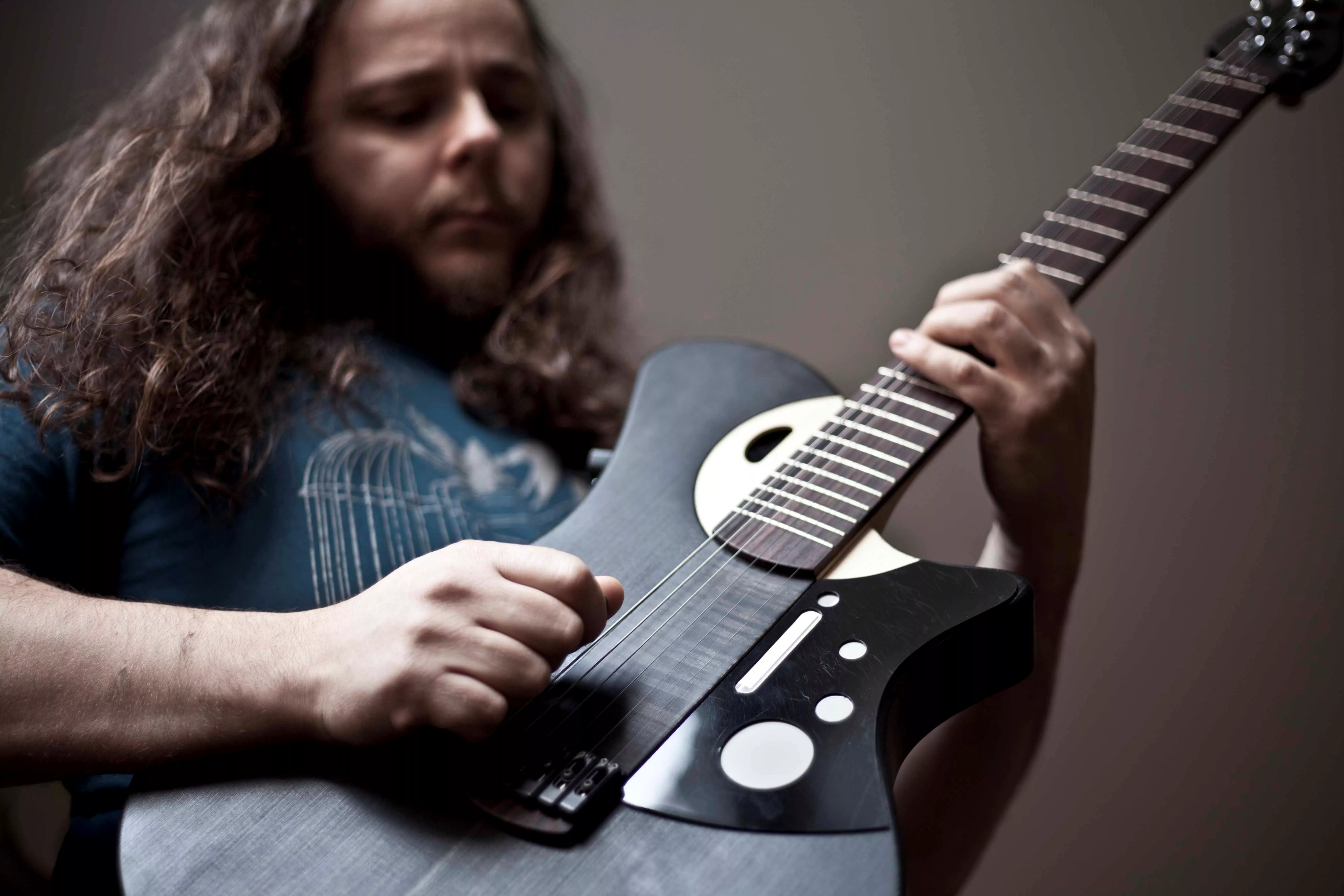 Världens första smarta gitarr är här