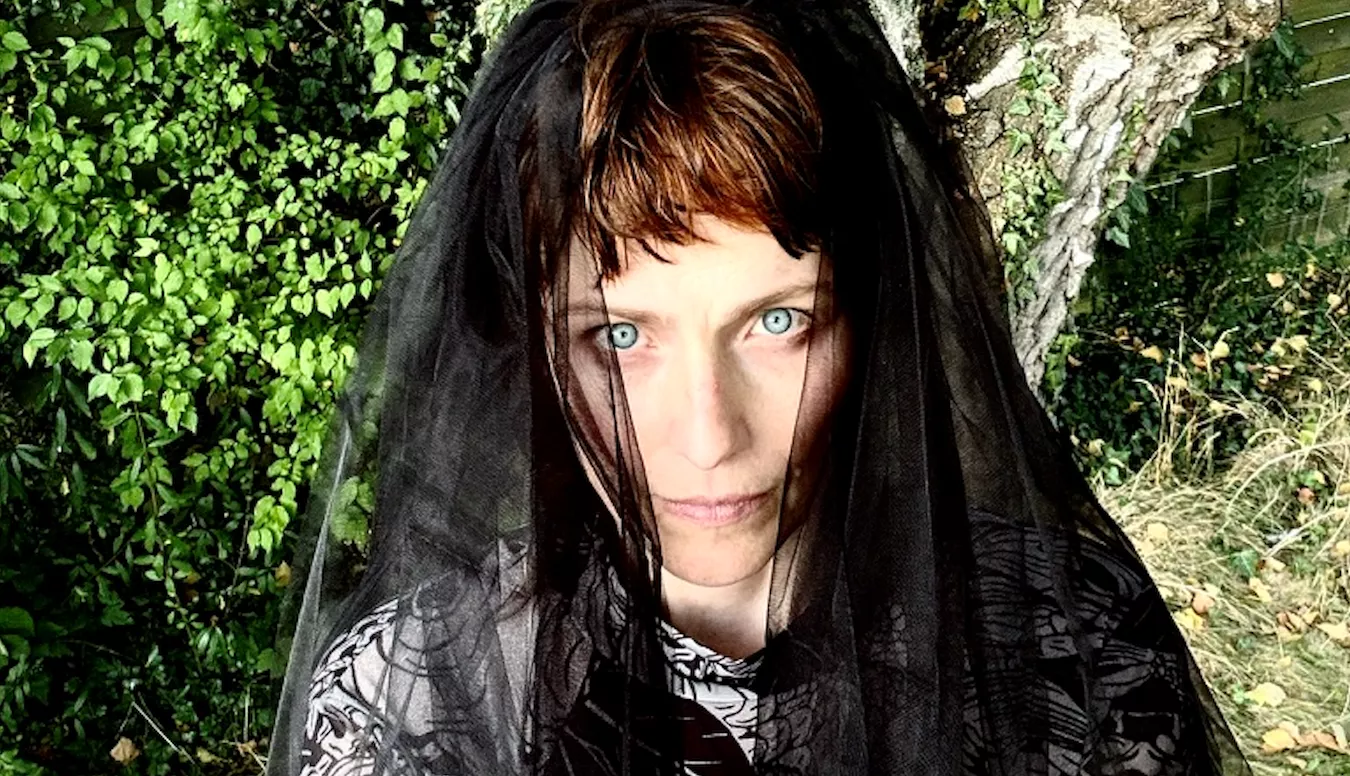 HØR: Vølve debuterer med en rejse ind i det ukendte