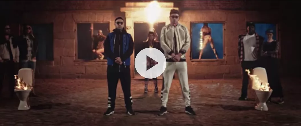 Spitzenklasse hylder enerne med selvironi og miss wet T-shirt-damer