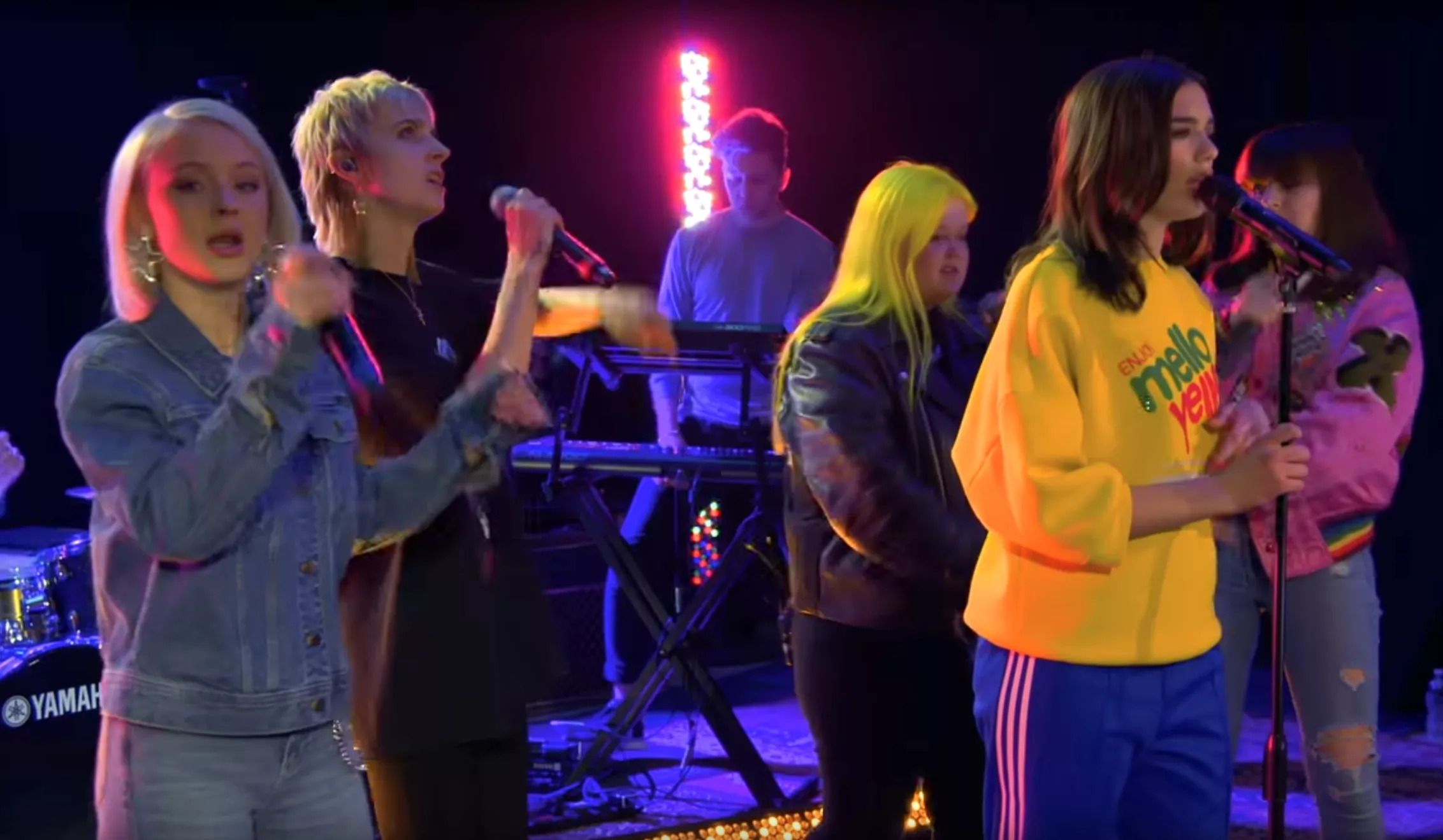 Se Zara Larsson i en riktig supergrupp