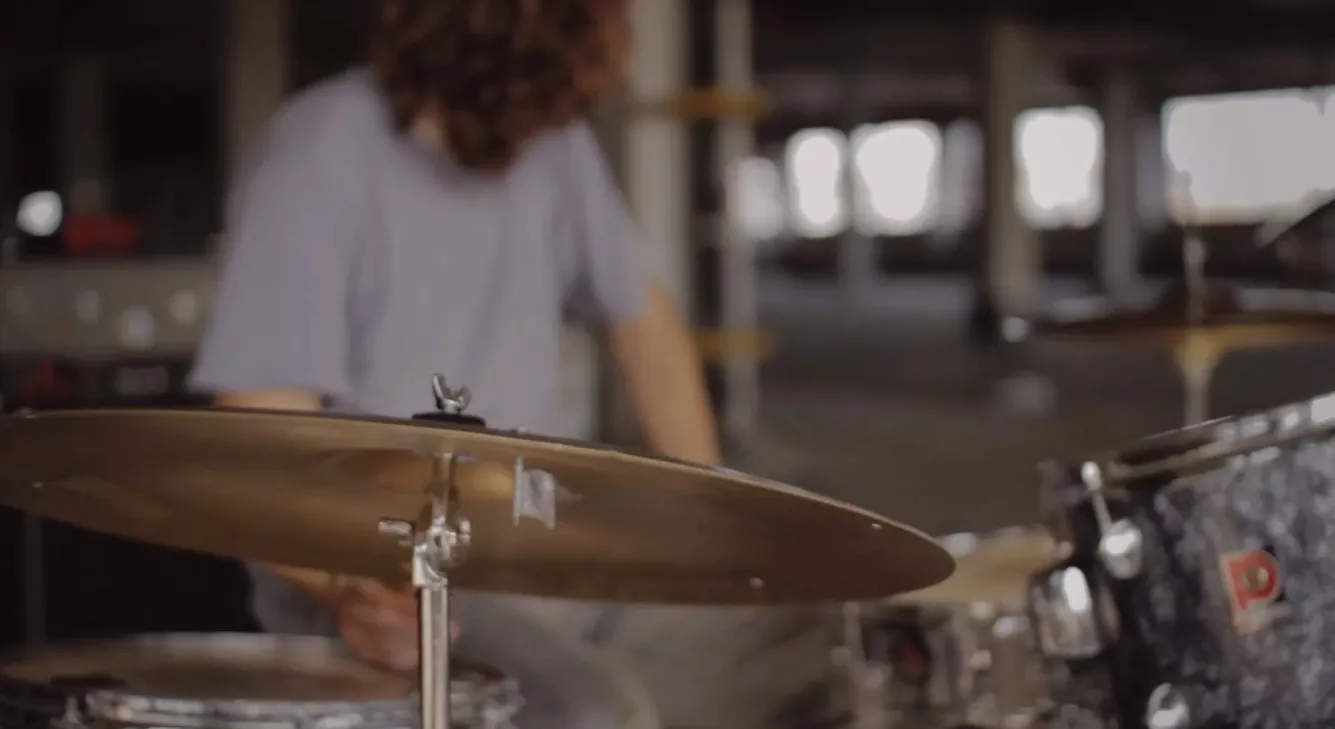 VIDEOPREMIÄR: Den Stora Vilan – När Jag Var På Botten