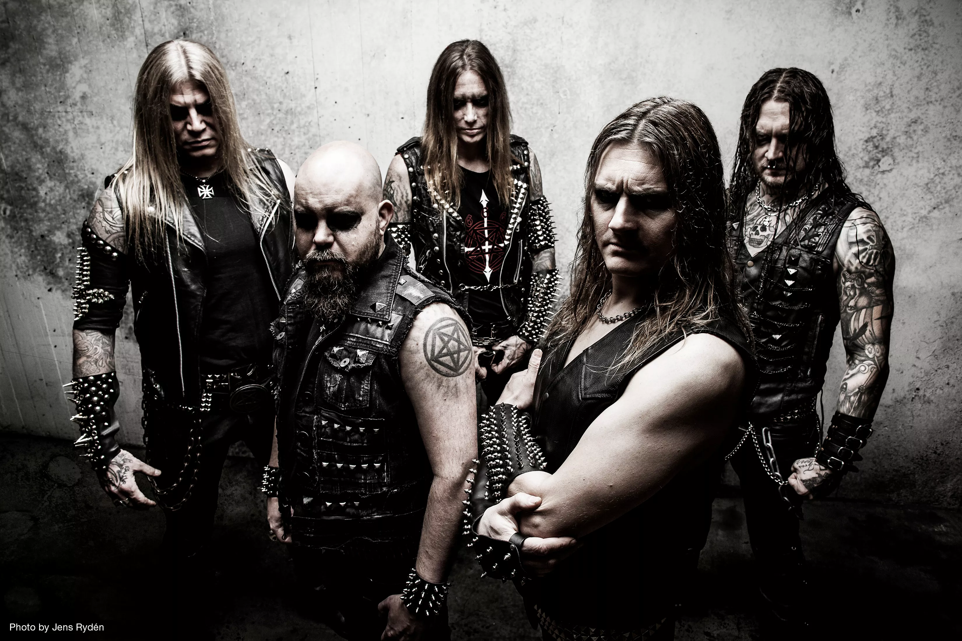 Väloljad svartmålad death metal