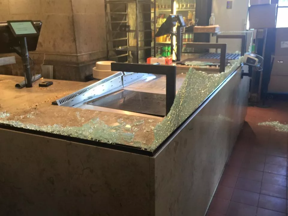 Magtens Korridorer hærger bagerbutik