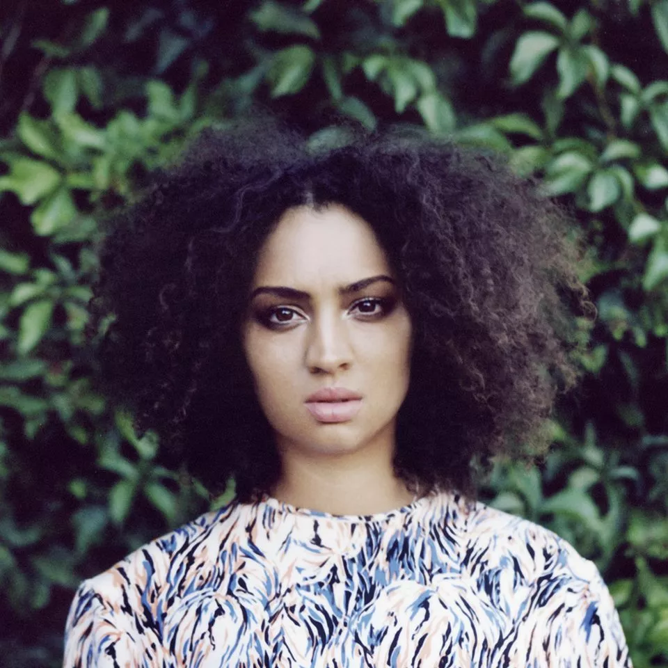 Premiere: Naomi Pilgrim - Gun