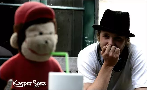 Kasper Spez og Revoltage til Peace One Day