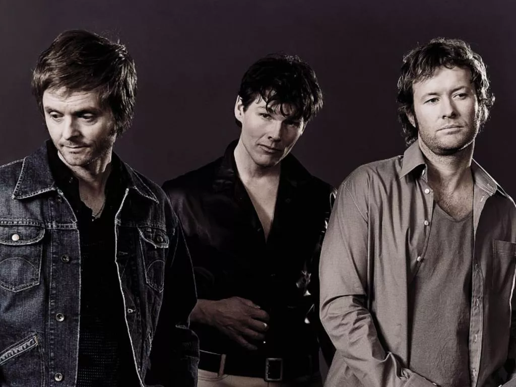 A-ha spiller hele Hunting High And Low
