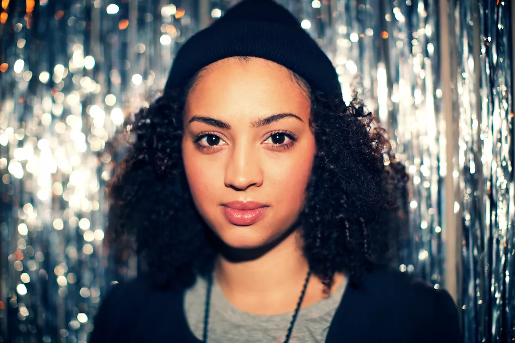 Hør den nye singelen til Naomi Pilgrim