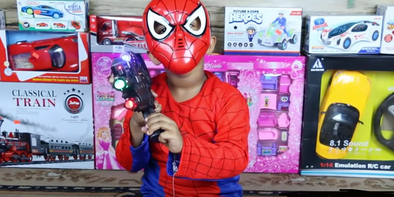 Father John Misty deler sterk musikkvideo om våpenfascinasjon