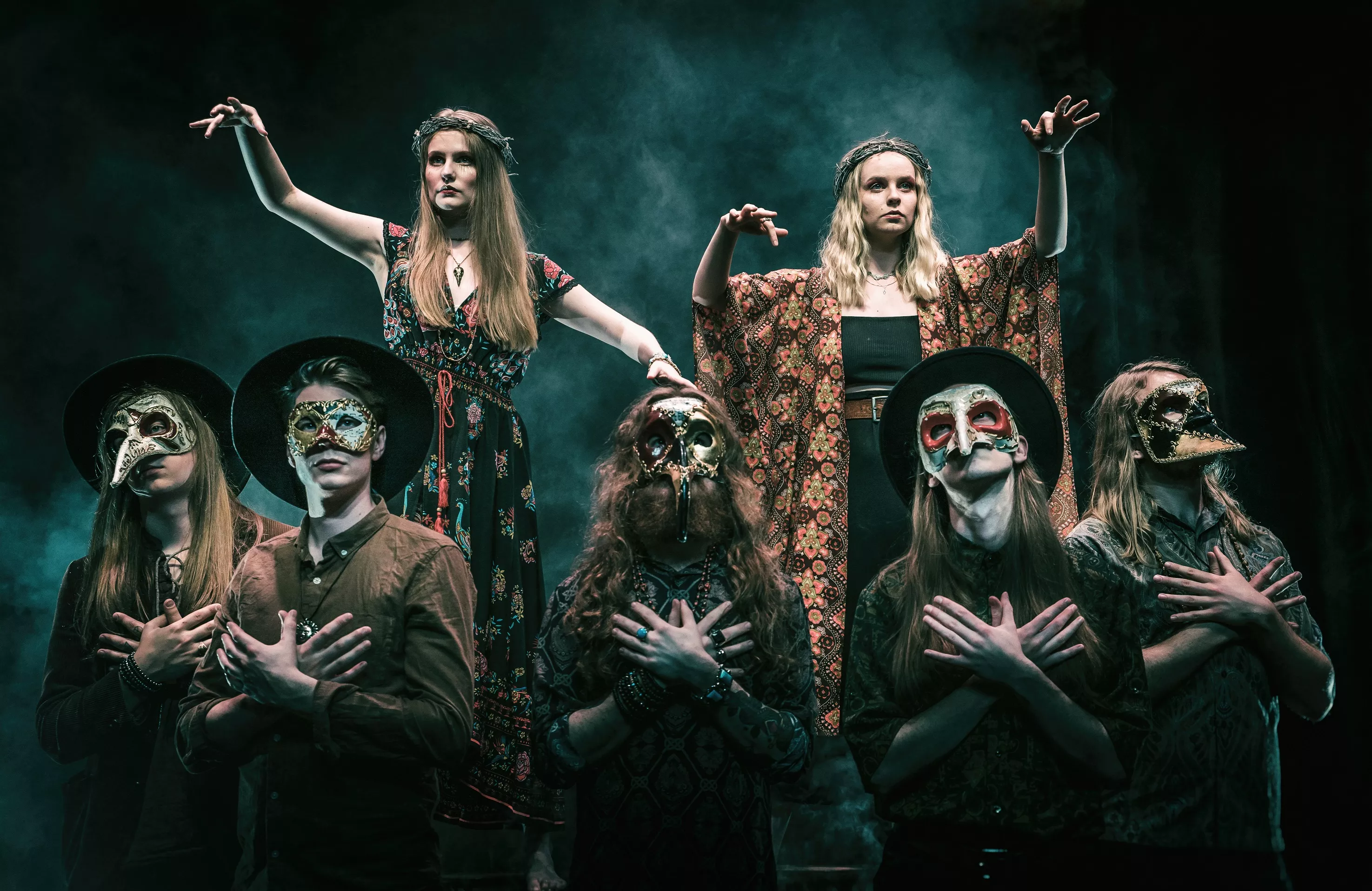 Spacerock, urkraft och maskerade medlemmar