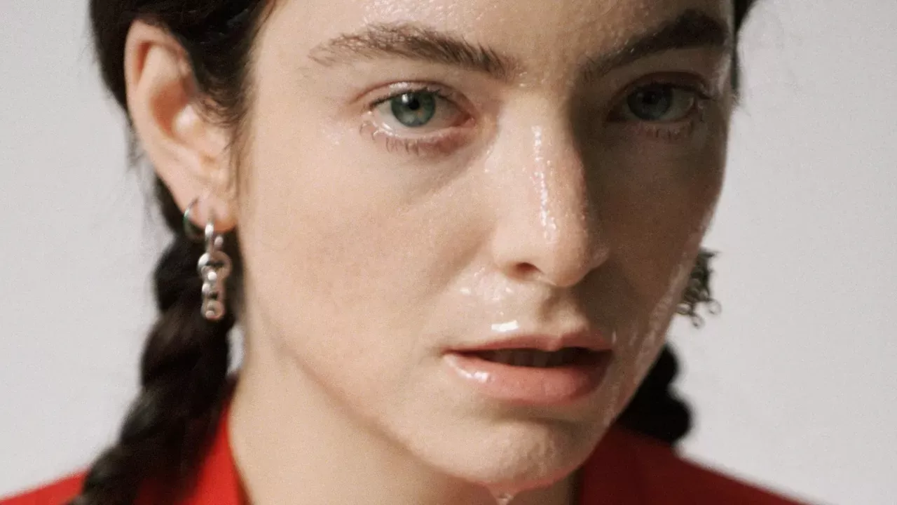 Lorde om kønsidentitet: "Der skete virkelig noget, da jeg tapede mit bryst for første gang"