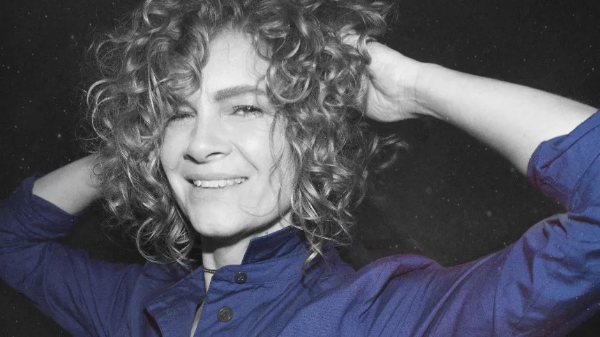 Tidligere Blue Foundation-sanger er tilbage under nyt navn – i nyt musikformat