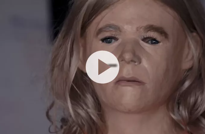 Se koncertaktuelle Ariel Pink i uhyggelig maskevideo