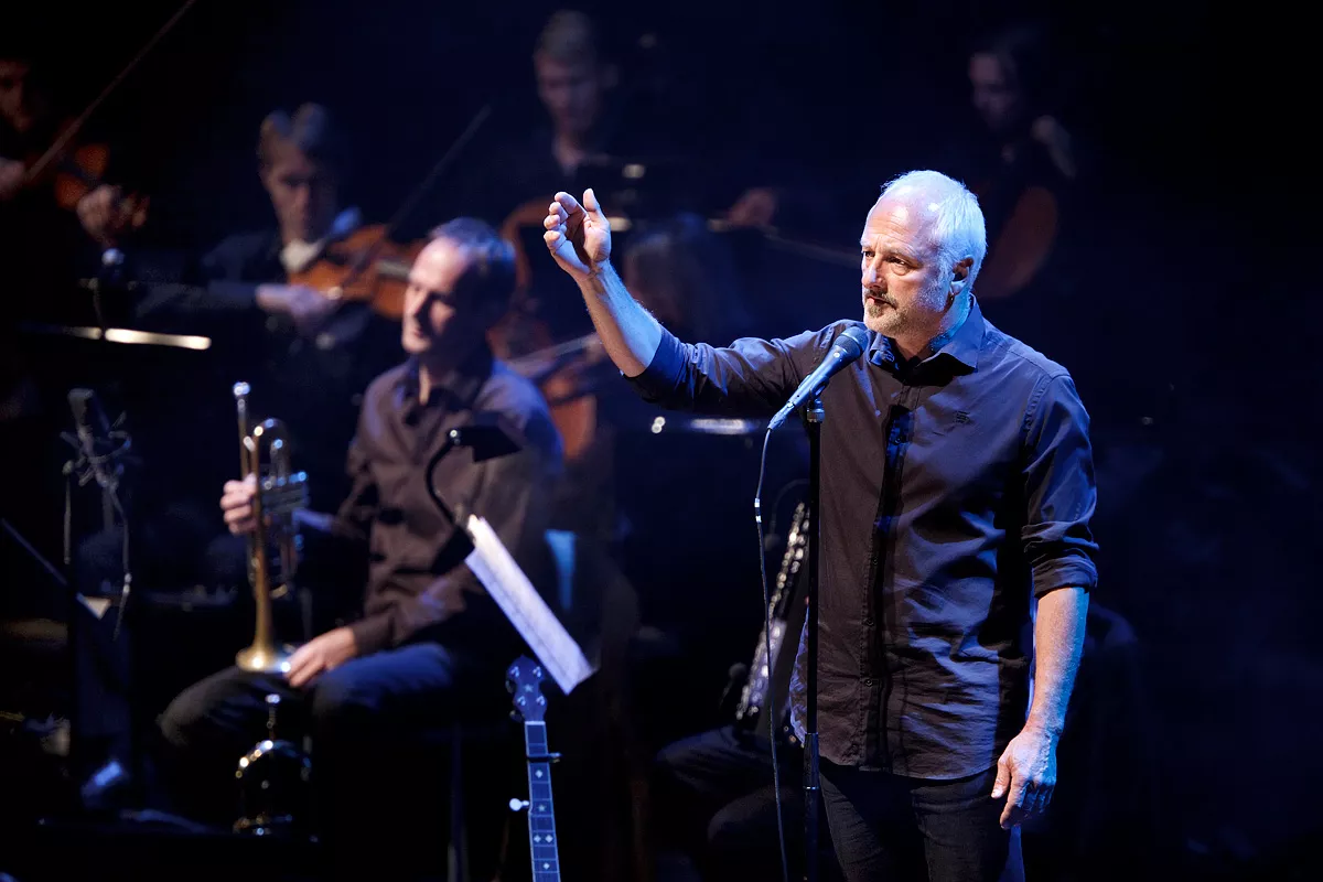 Allan Olsen udskyder koncert