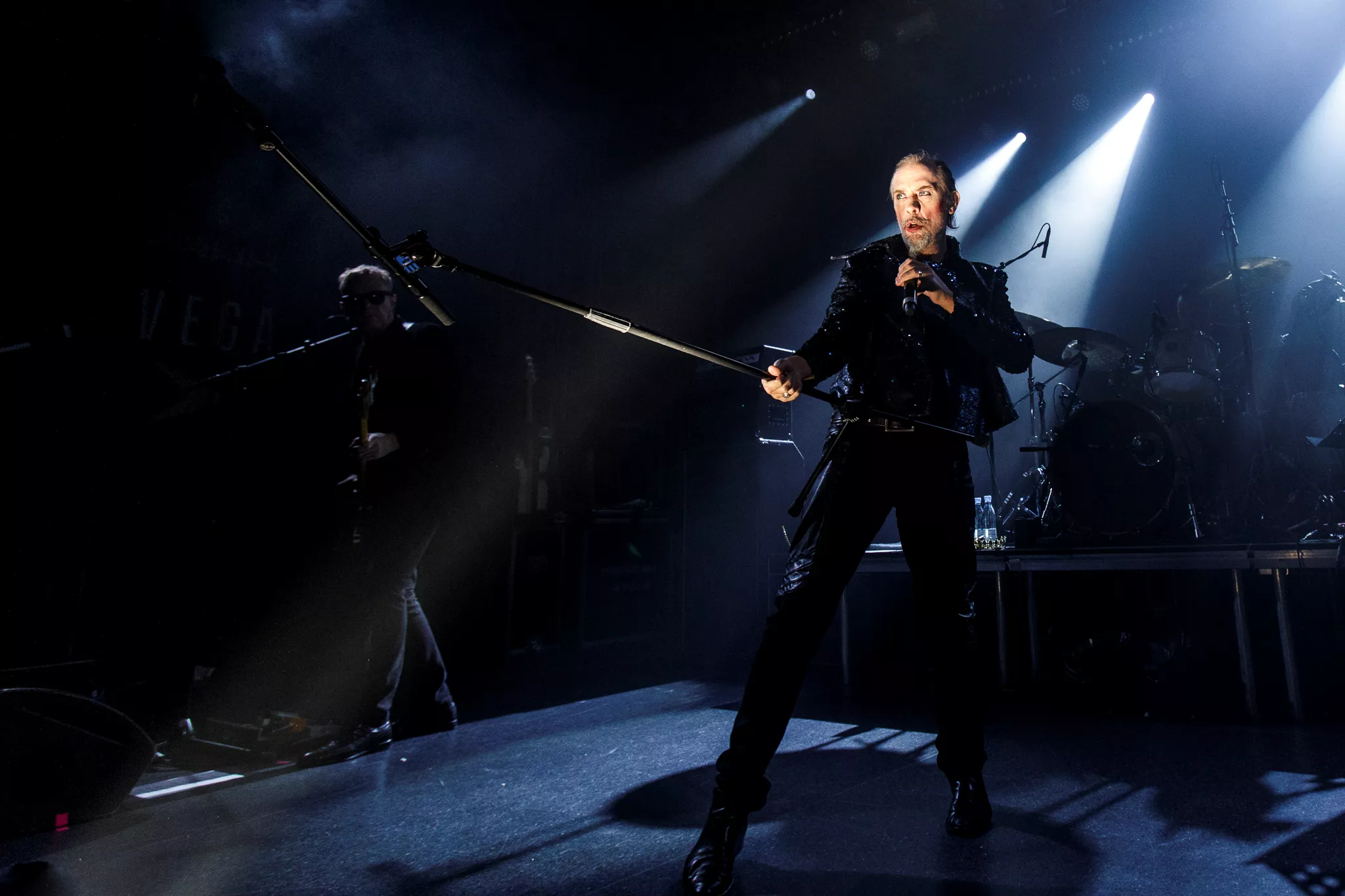 Ikonens hjärnsläpp i Stockholm – "började kasta flaskor och glas"