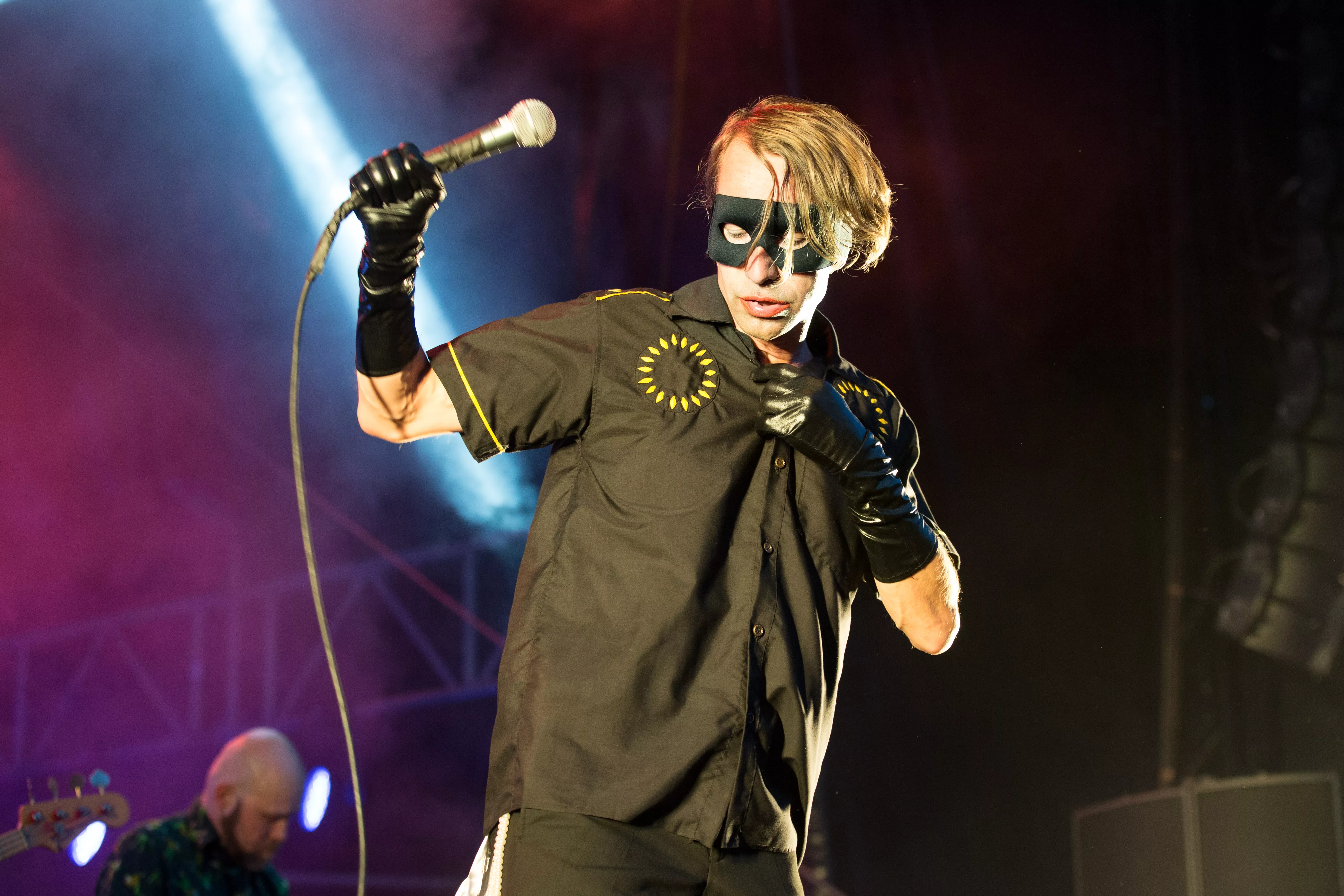 Polisen tvingar Bob Hund att flytta på sig