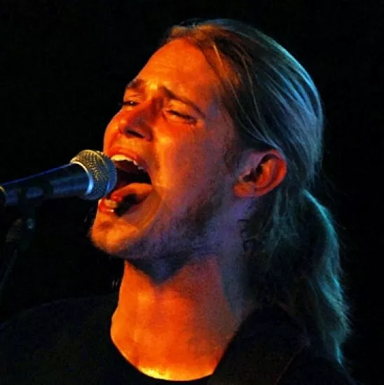 Familien Madsen laver fodboldsang