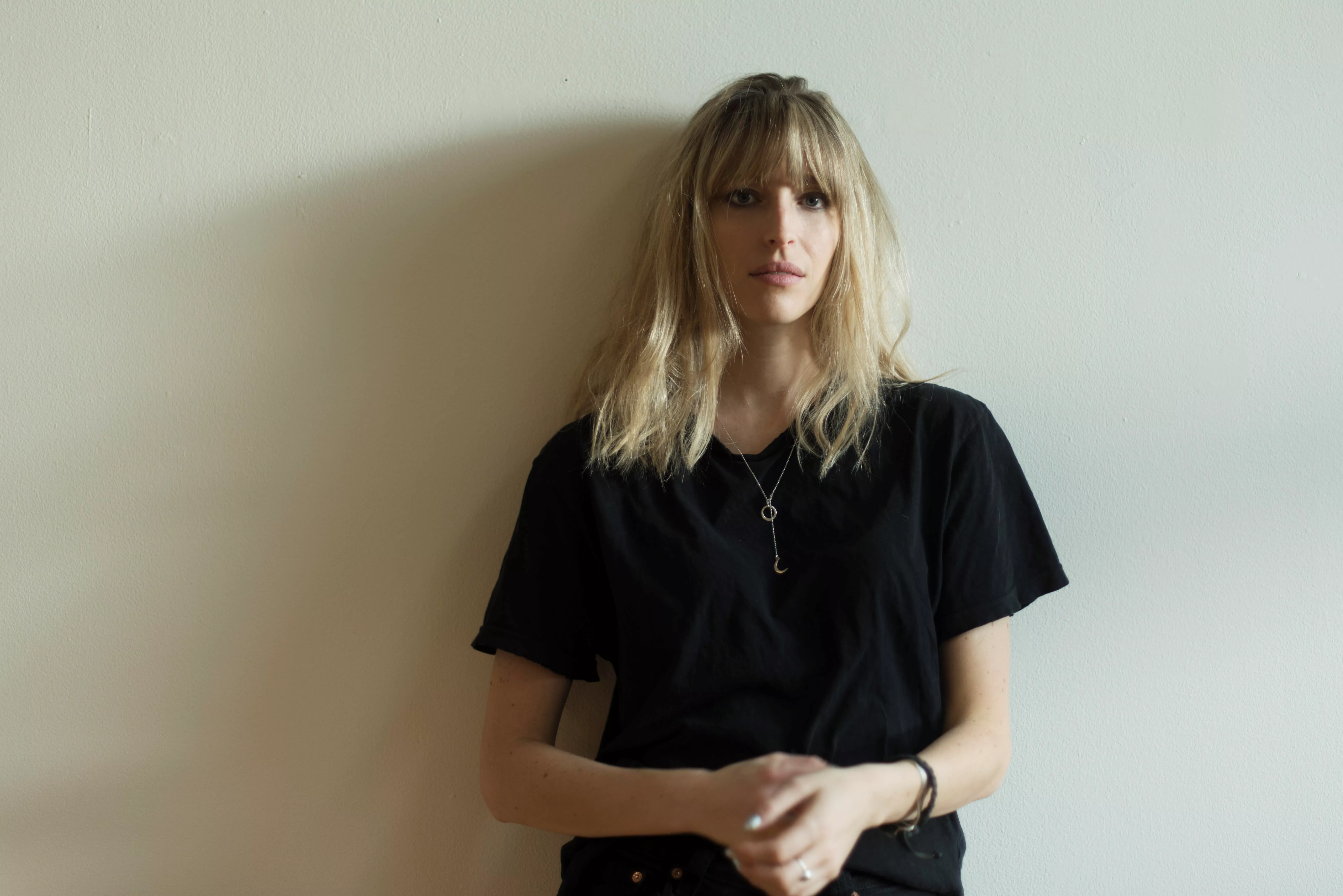 Kommer under huden din