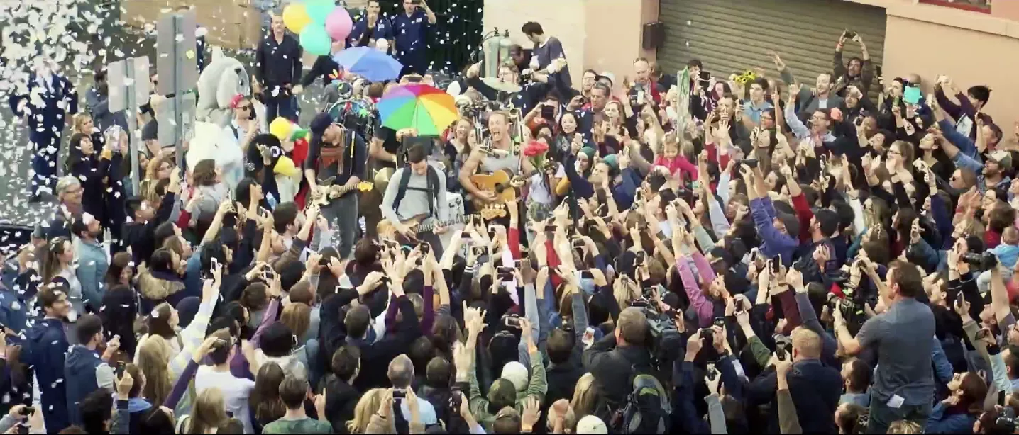 Se Coldplays nya video
