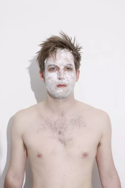 Soloudspil på vej fra Boom Clap Bachelors-medlem