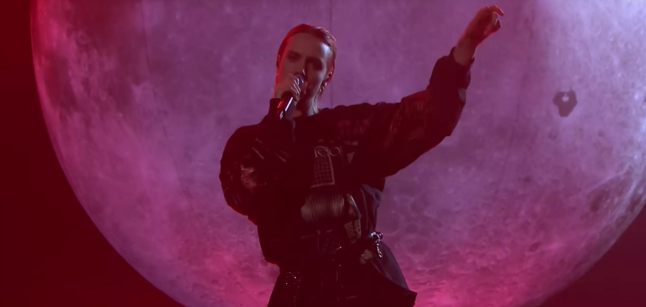 Se intens MØ hos Jimmy Fallon