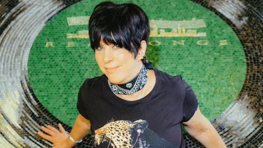 ANMELDELSE: Stjernespækket gæsteliste hæmmer kontinuiteten 