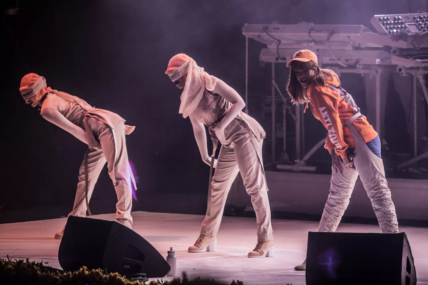 Ujævn seance med den charmerende superstjerne i bøgeskoven