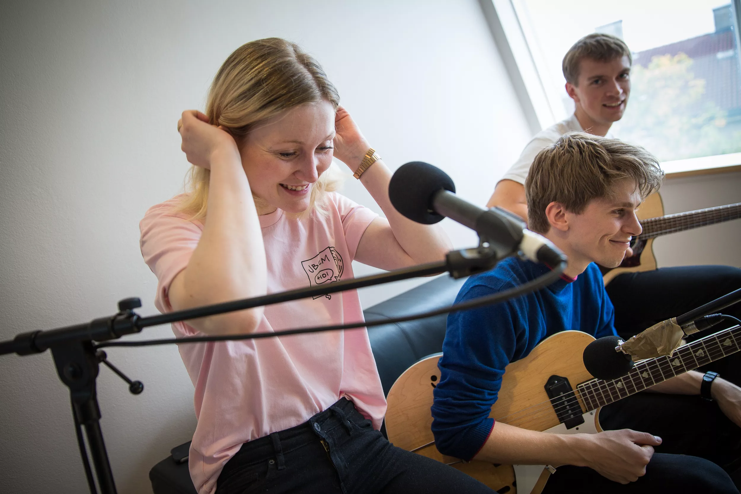 EKSKLUSIVT: Se Sløtface fremføre ny singel i akustisk utgave