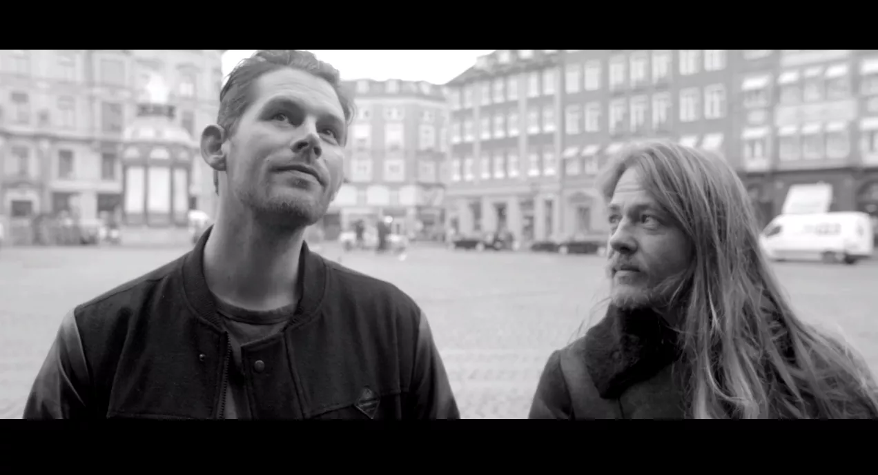 Ny video: Rasmus Seebach ser Tusind Farver