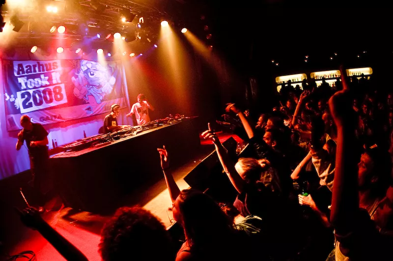 Den Sorte Skole holder nattefest på Smukfest