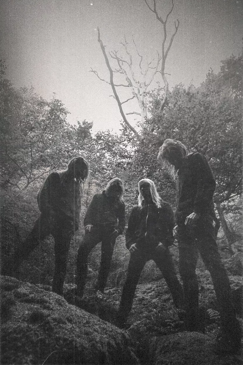 Solbrud: Omsluttet af mørket ved naturens kræfter