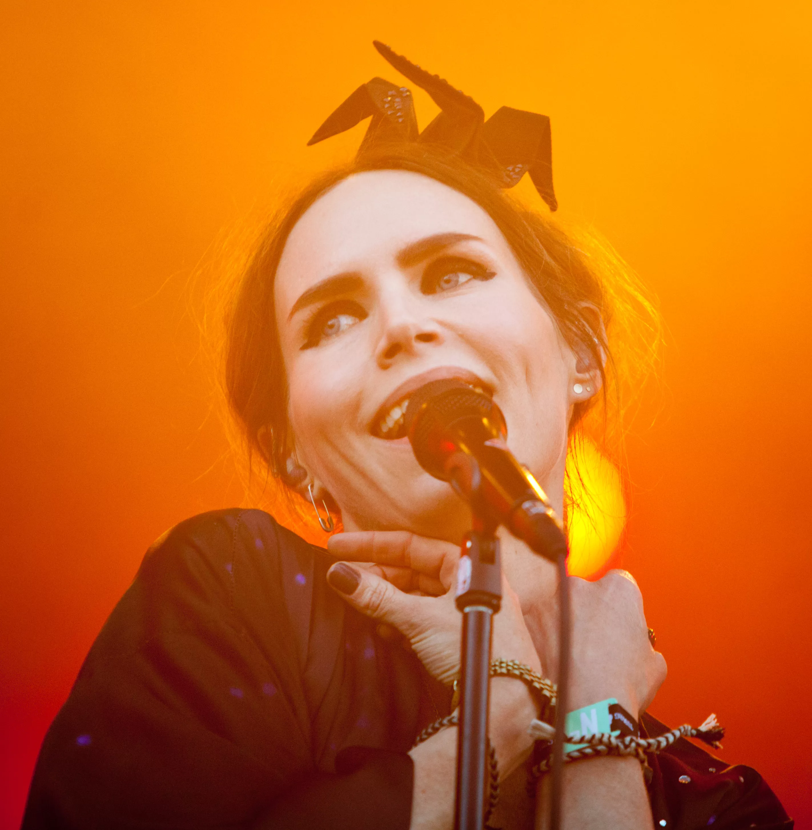 Nina Persson ger intim spelning i vår