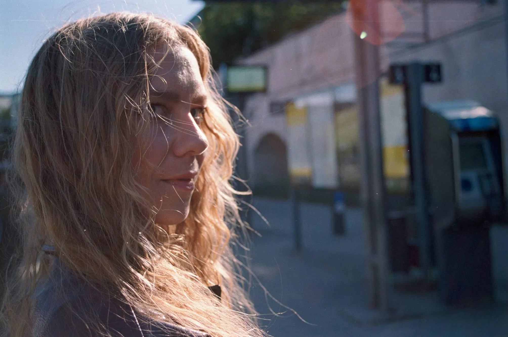 Der er noget naivt og poesibogsagtigt over den her danske debut