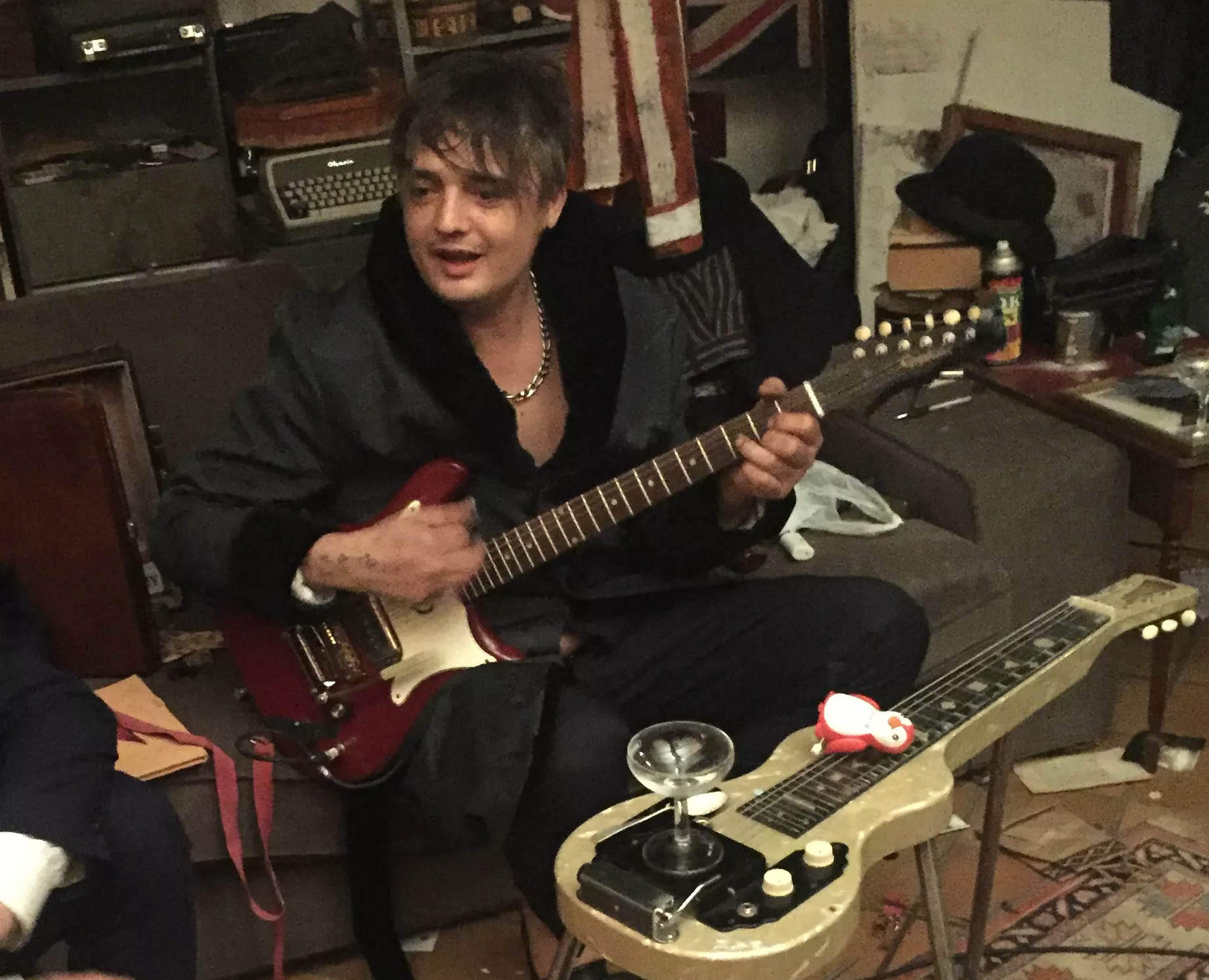 Stort interview hjemme hos Peter Doherty: Glimt af håb for mørkets sanger