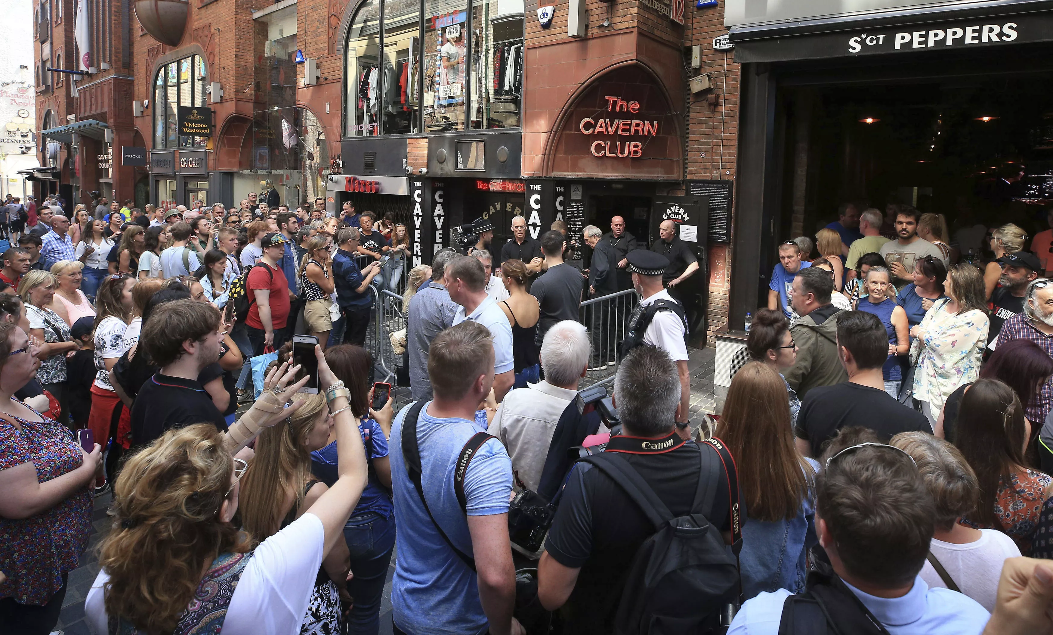 Paul McCartney holdt «hemmelig» konsert på The Cavern i Liverpool