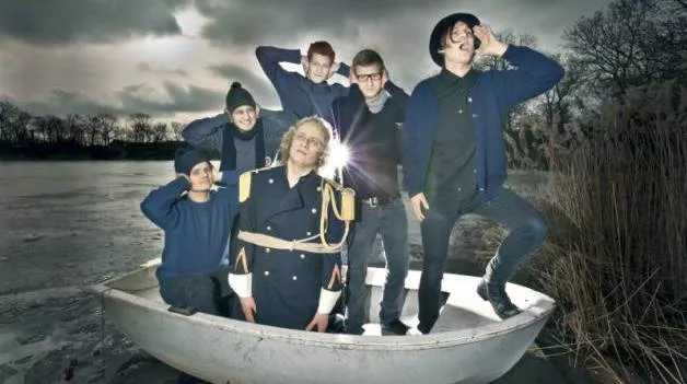 Song To The Siren spiller ti koncerter på én dag