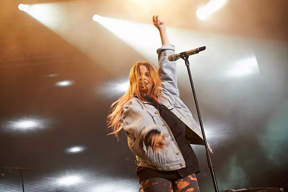 Alina Devecerski förlänger turné