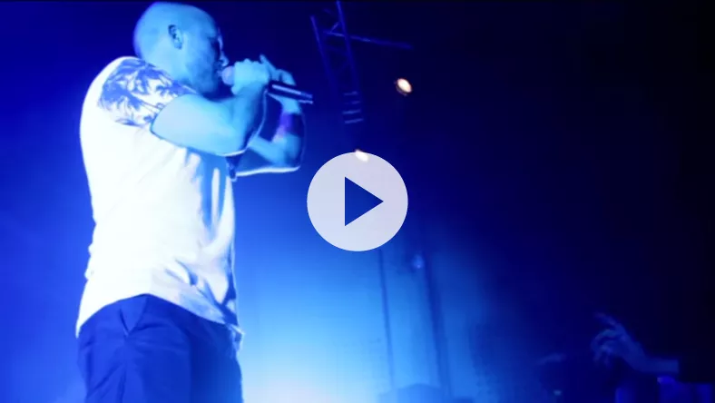 Video: Se fremadstormende Berg varme op til L.O.C.