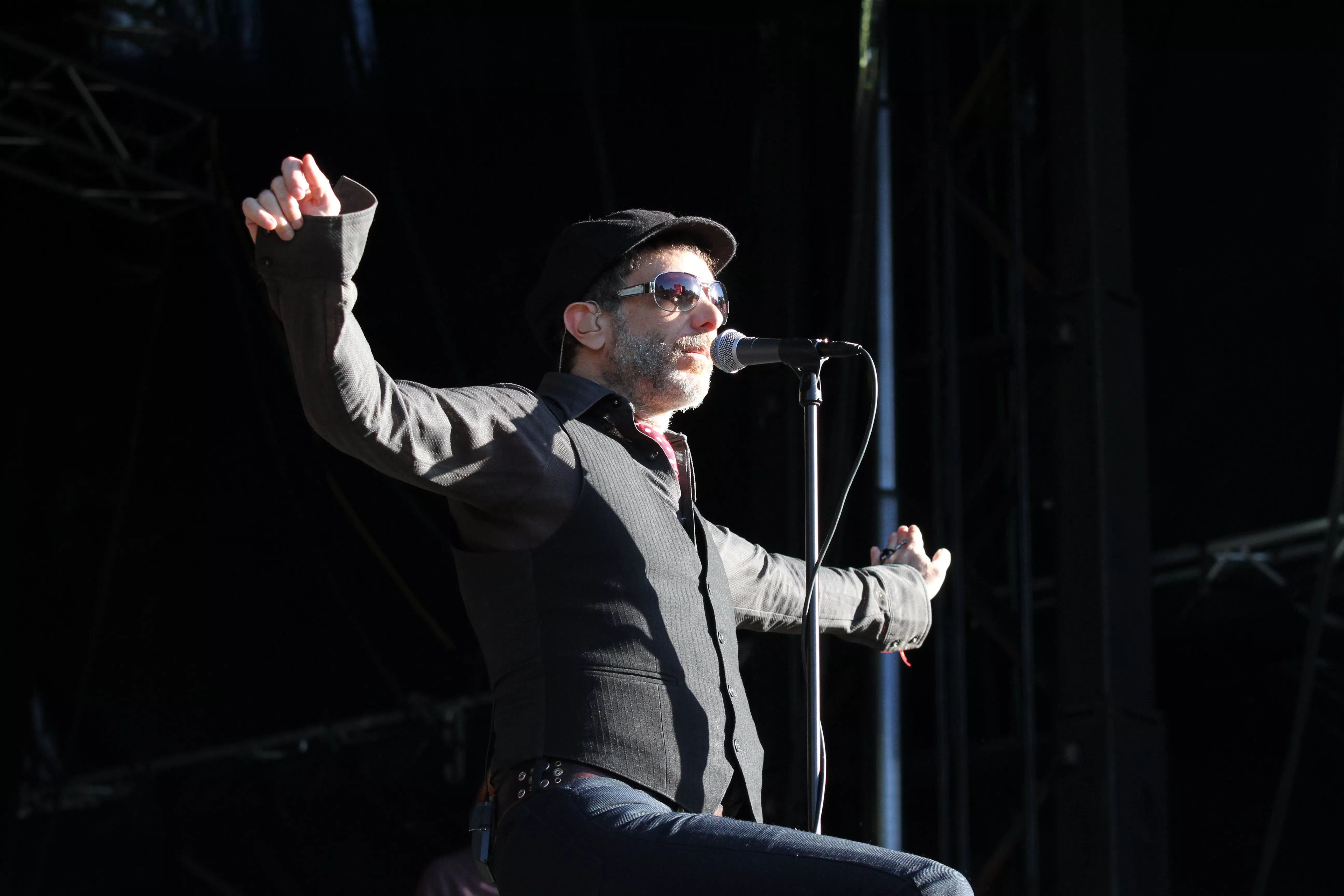 Solid fremføring, med glitter i skjegget