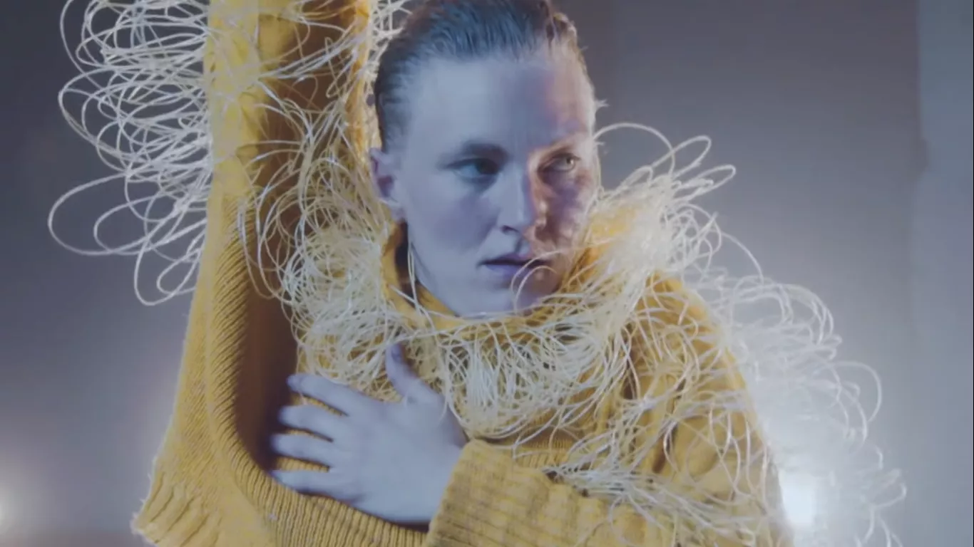 VIDEOPREMIERE: Gurli Octavia trodser normaliteten