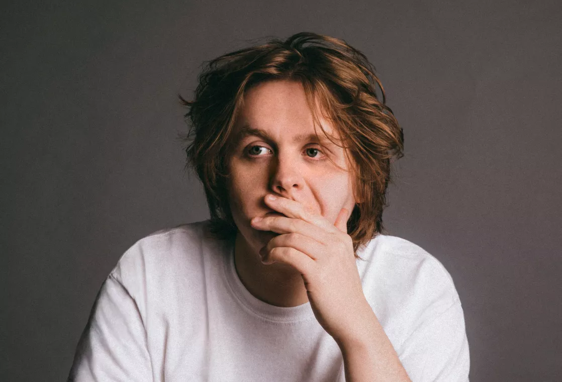 Lewis Capaldi giver sin største danske indendørs koncert til dato