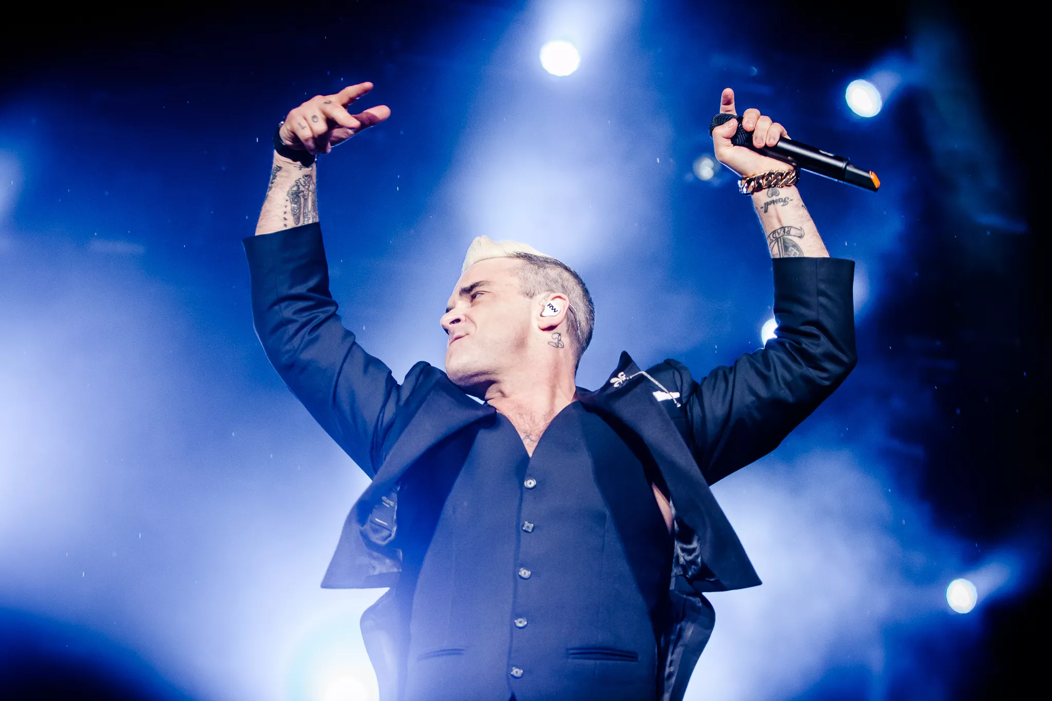 Raser mot Robbie Williams