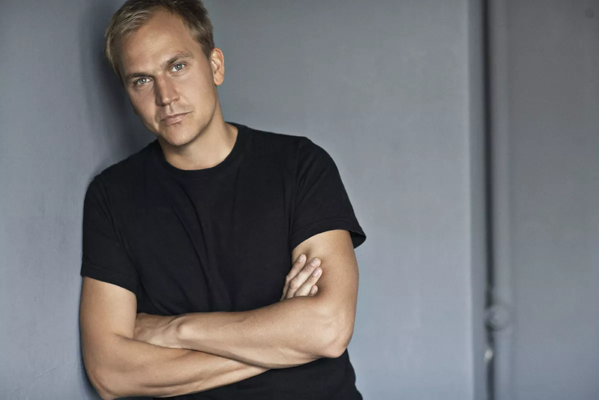 DR2-vært går tilbage til musikken