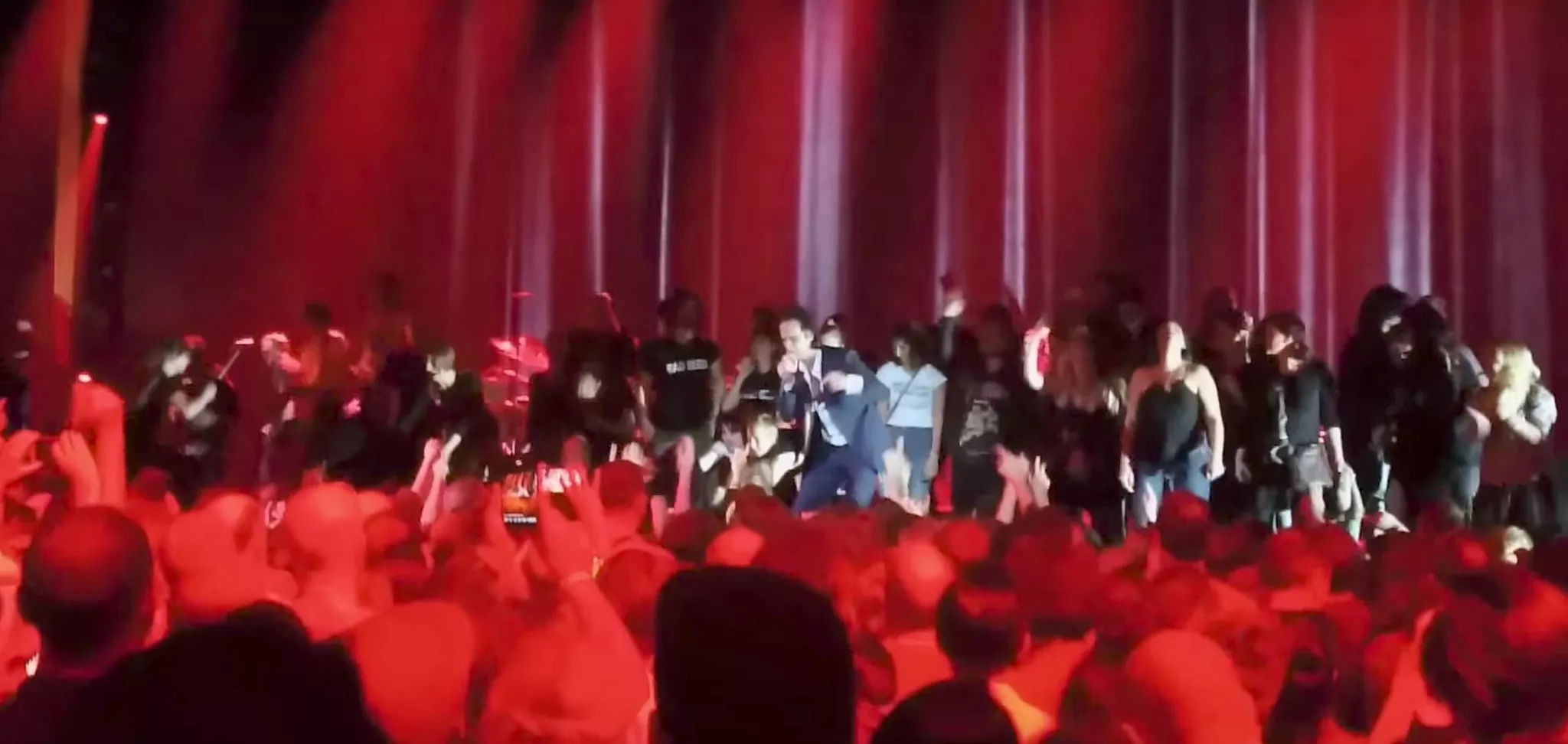 Galen turnéstart: här invaderar fansen scenen