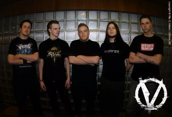 Vira udgiver ep og tager på turné