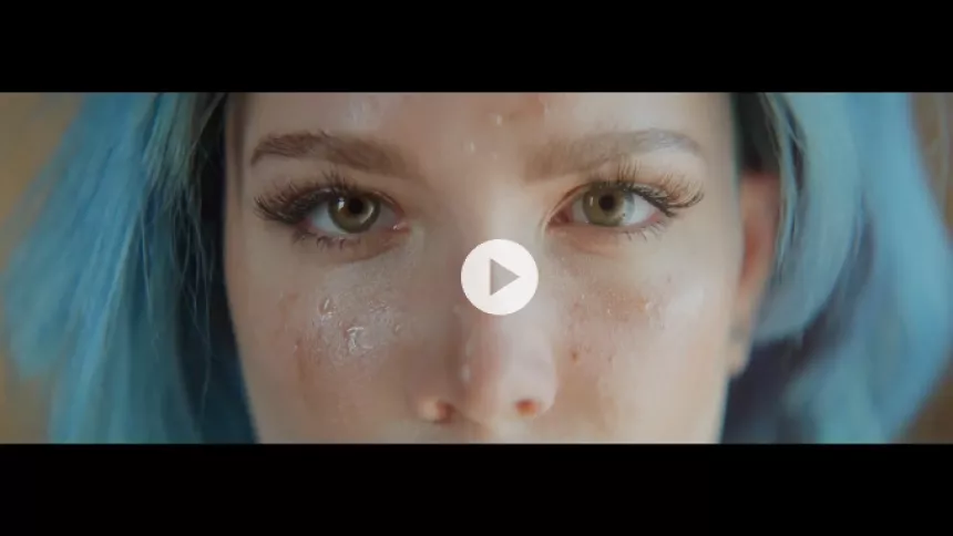 Se ny video med Halsey, der netop er blevet offentliggjort til Roskilde Festival
