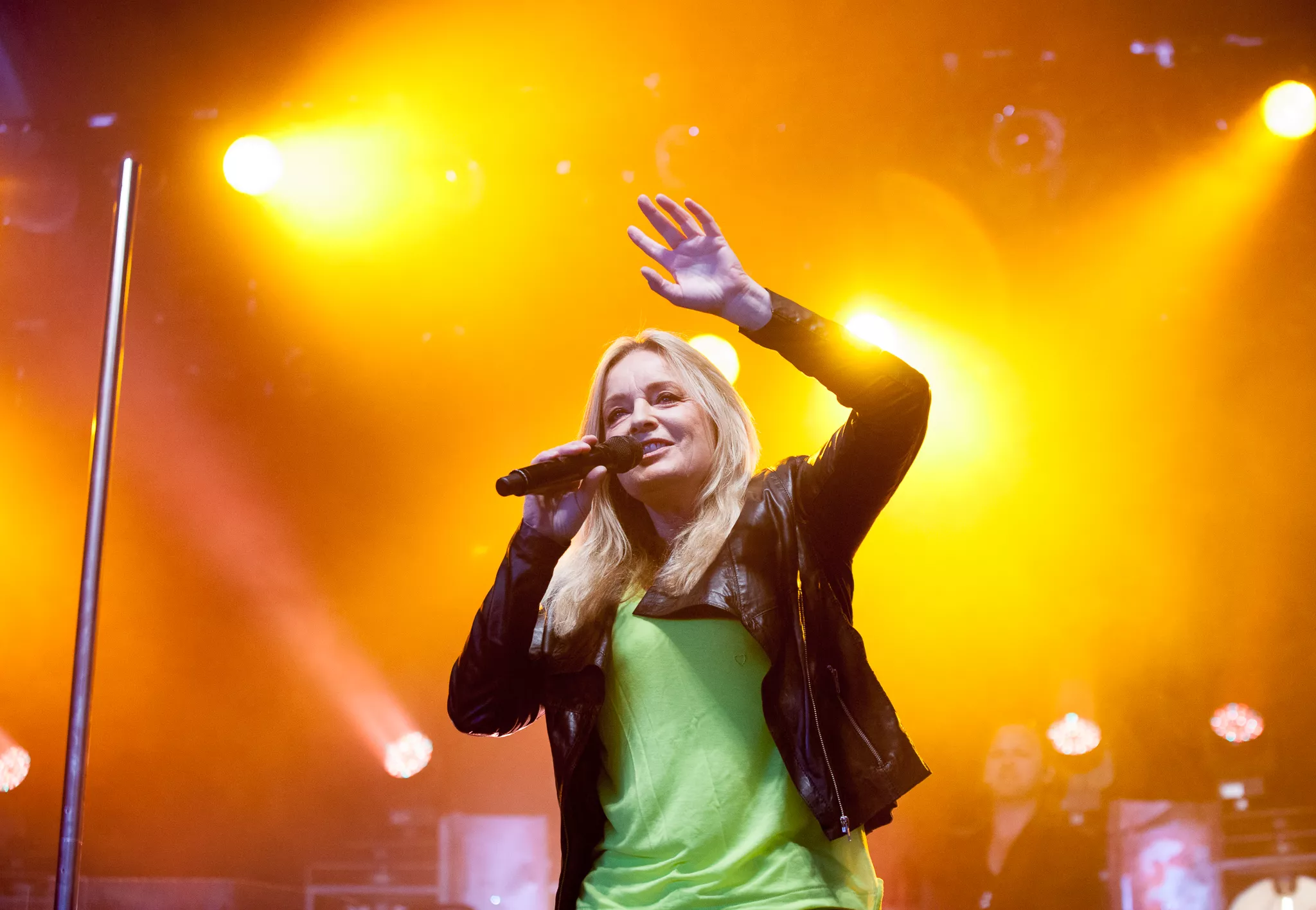 Anne Linnet starter tour-bussen