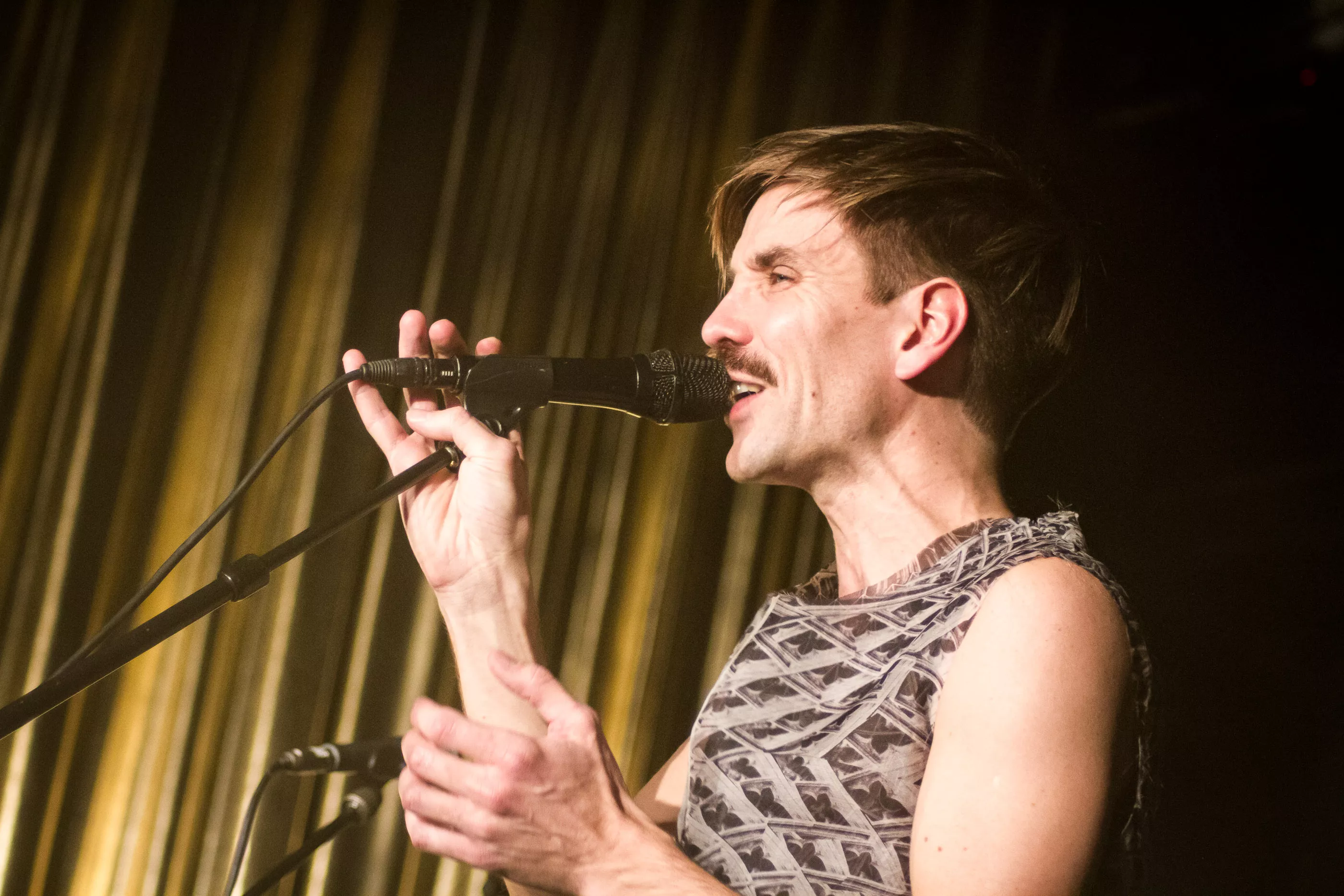 Hva skjer på rom 334?