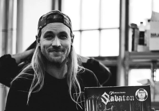 Sabatons trummis väljer livefavoriter – "För mig är groovet allt"